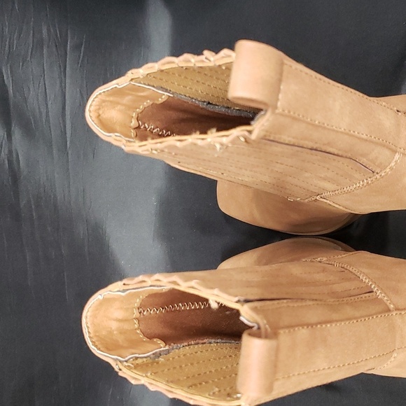 H by Halston "Charlotte" Pull-on Block Heel Vegan Leather Boot, 6.5 - Picture 4 of 8